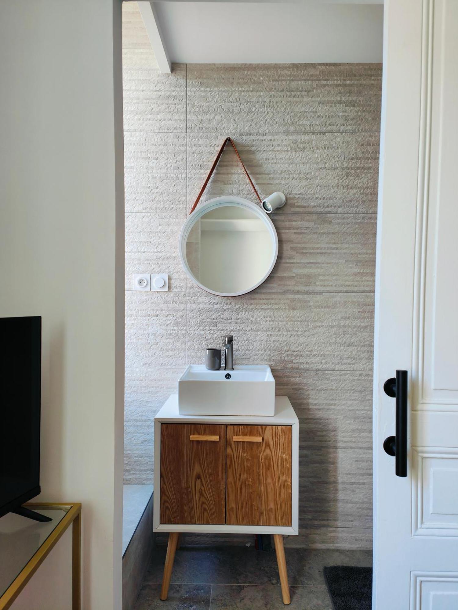 Self-Checkin Town House - Rooms To Rent In A Beautiful Modern Town House - Not A Hotel - Location De Chambres Avec Arrivee En Autonomie - Extra Fee For Sheets And Towels - Private Parking - Check Your Plateform Inbox And Follow Check-In Instructions Saint-Romain-en-Gal Bagian luar foto