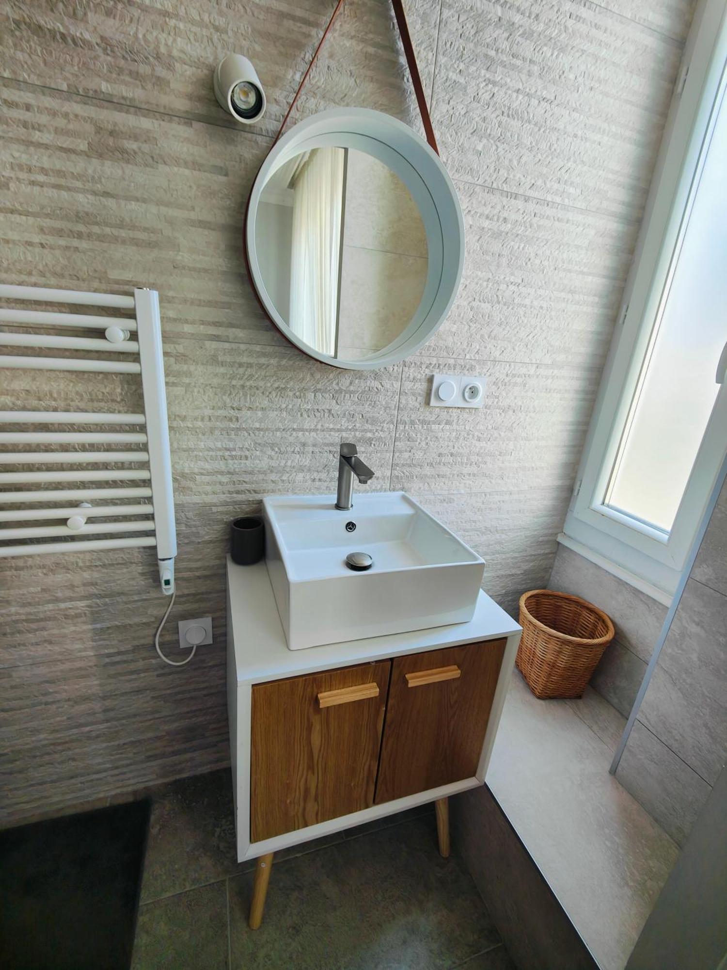 Self-Checkin Town House - Rooms To Rent In A Beautiful Modern Town House - Not A Hotel - Location De Chambres Avec Arrivee En Autonomie - Extra Fee For Sheets And Towels - Private Parking - Check Your Plateform Inbox And Follow Check-In Instructions Saint-Romain-en-Gal Bagian luar foto