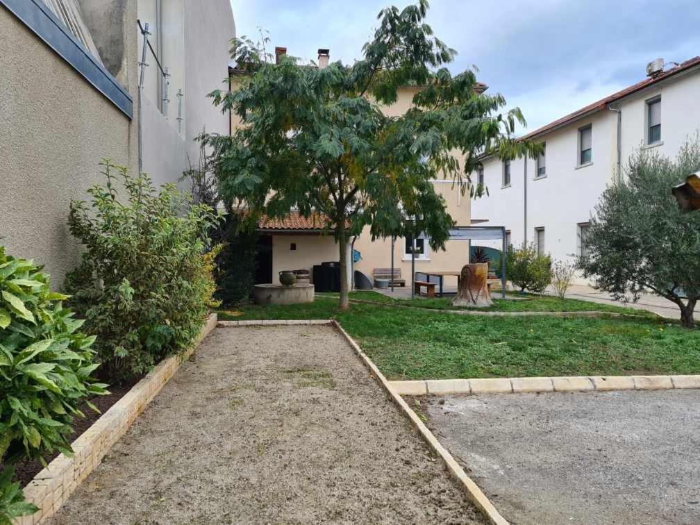 Self-Checkin Town House - Rooms To Rent In A Beautiful Modern Town House - Not A Hotel - Location De Chambres Avec Arrivee En Autonomie - Extra Fee For Sheets And Towels - Private Parking - Check Your Plateform Inbox And Follow Check-In Instructions Saint-Romain-en-Gal Bagian luar foto