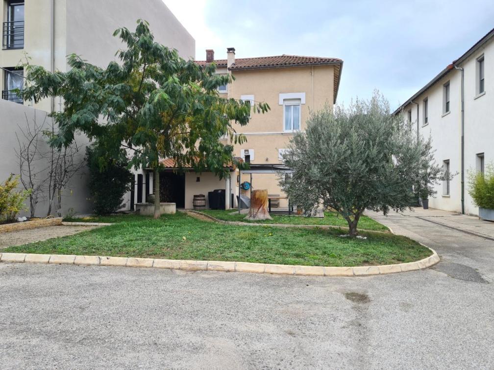 Self-Checkin Town House - Rooms To Rent In A Beautiful Modern Town House - Not A Hotel - Location De Chambres Avec Arrivee En Autonomie - Extra Fee For Sheets And Towels - Private Parking - Check Your Plateform Inbox And Follow Check-In Instructions Saint-Romain-en-Gal Bagian luar foto