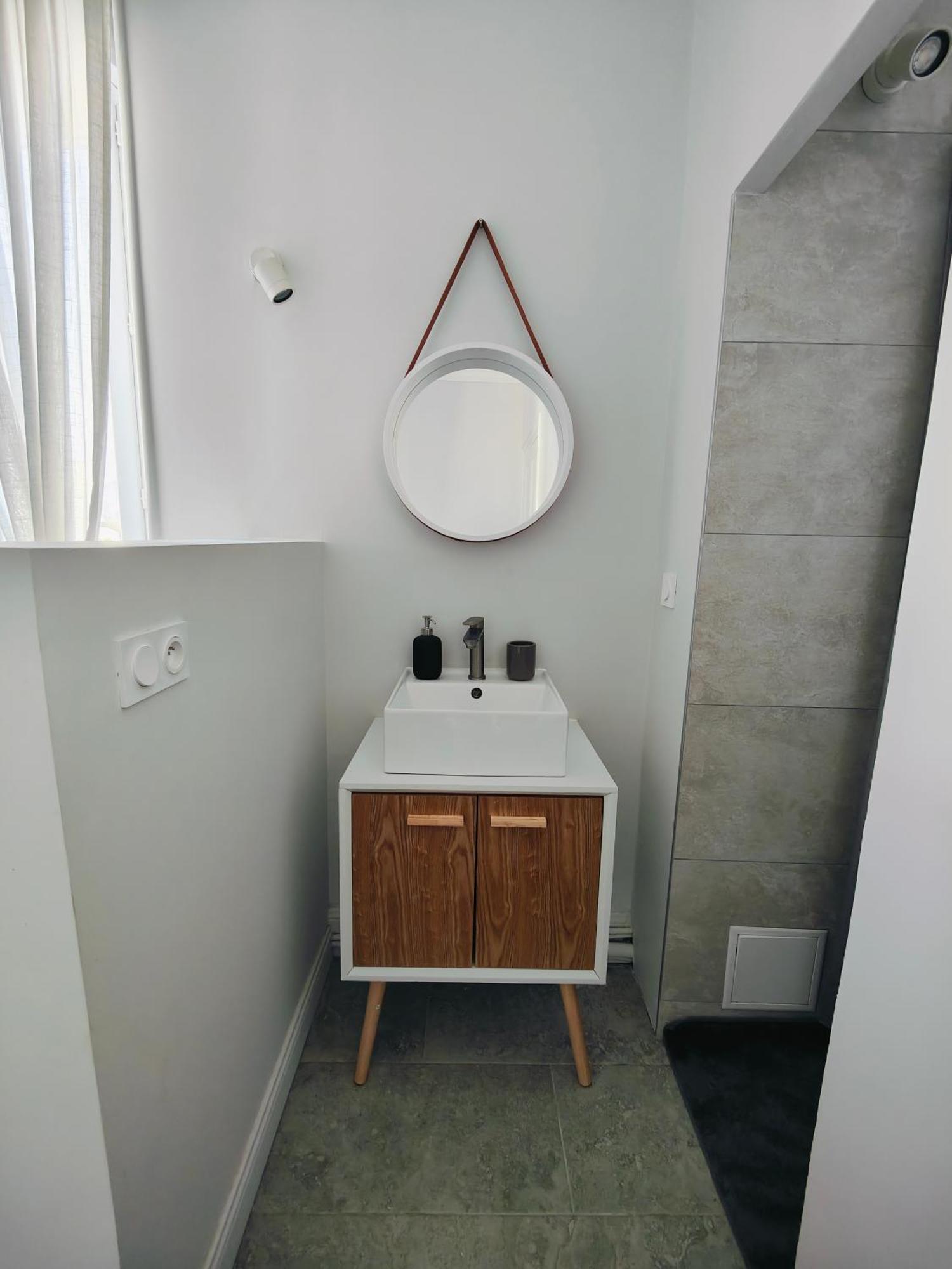 Self-Checkin Town House - Rooms To Rent In A Beautiful Modern Town House - Not A Hotel - Location De Chambres Avec Arrivee En Autonomie - Extra Fee For Sheets And Towels - Private Parking - Check Your Plateform Inbox And Follow Check-In Instructions Saint-Romain-en-Gal Bagian luar foto