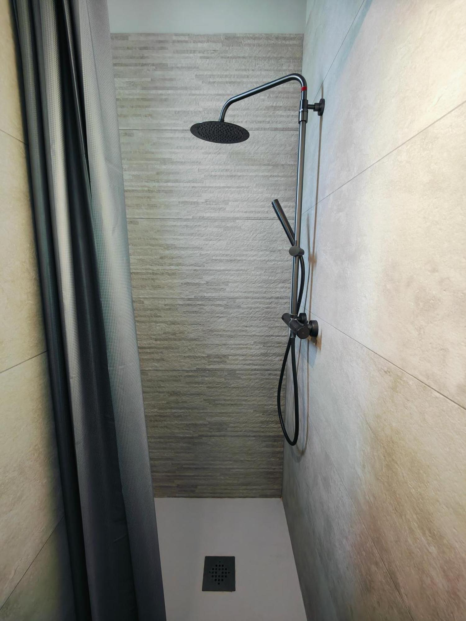 Self-Checkin Town House - Rooms To Rent In A Beautiful Modern Town House - Not A Hotel - Location De Chambres Avec Arrivee En Autonomie - Extra Fee For Sheets And Towels - Private Parking - Check Your Plateform Inbox And Follow Check-In Instructions Saint-Romain-en-Gal Bagian luar foto