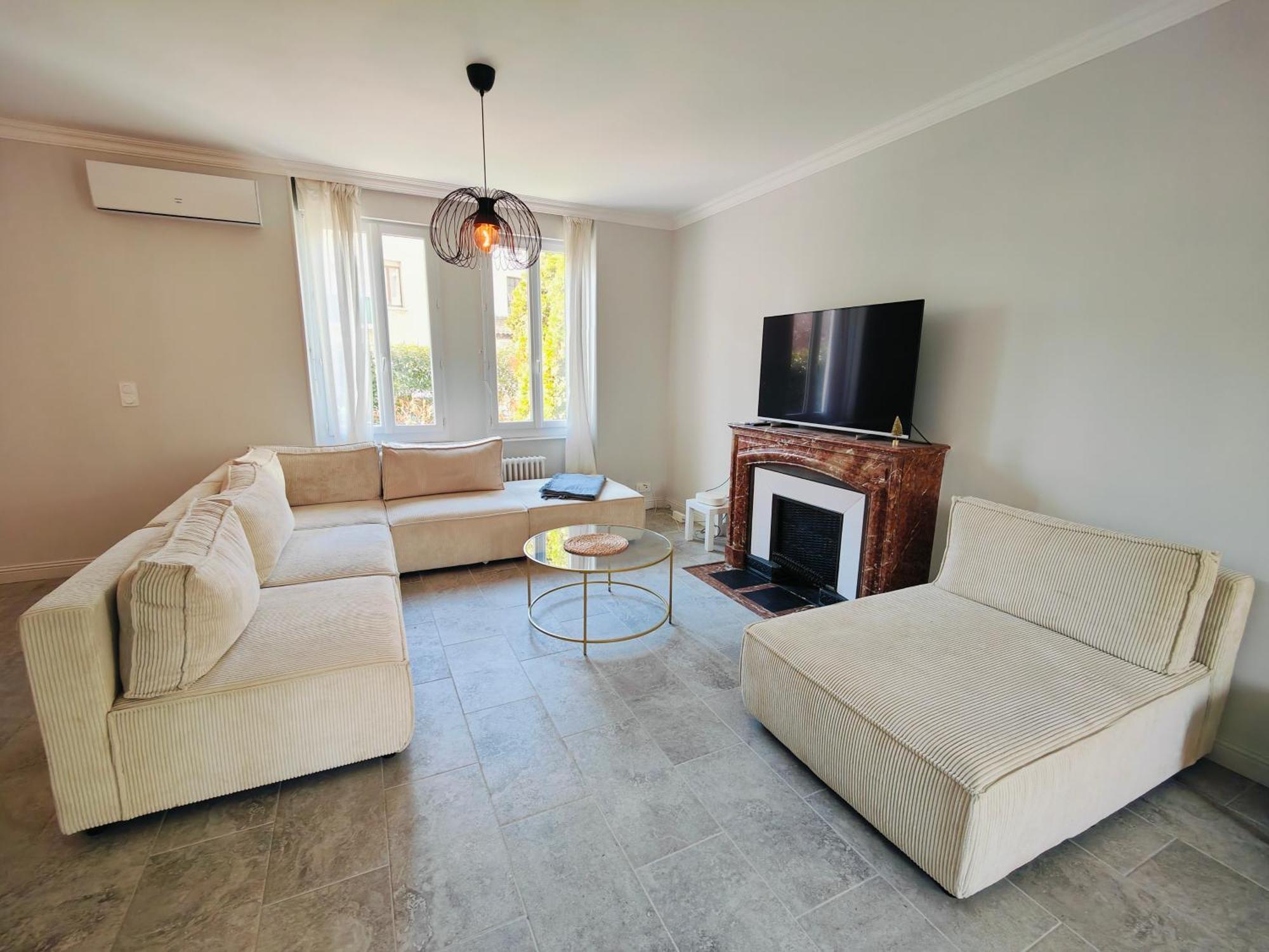 Self-Checkin Town House - Rooms To Rent In A Beautiful Modern Town House - Not A Hotel - Location De Chambres Avec Arrivee En Autonomie - Extra Fee For Sheets And Towels - Private Parking - Check Your Plateform Inbox And Follow Check-In Instructions Saint-Romain-en-Gal Bagian luar foto